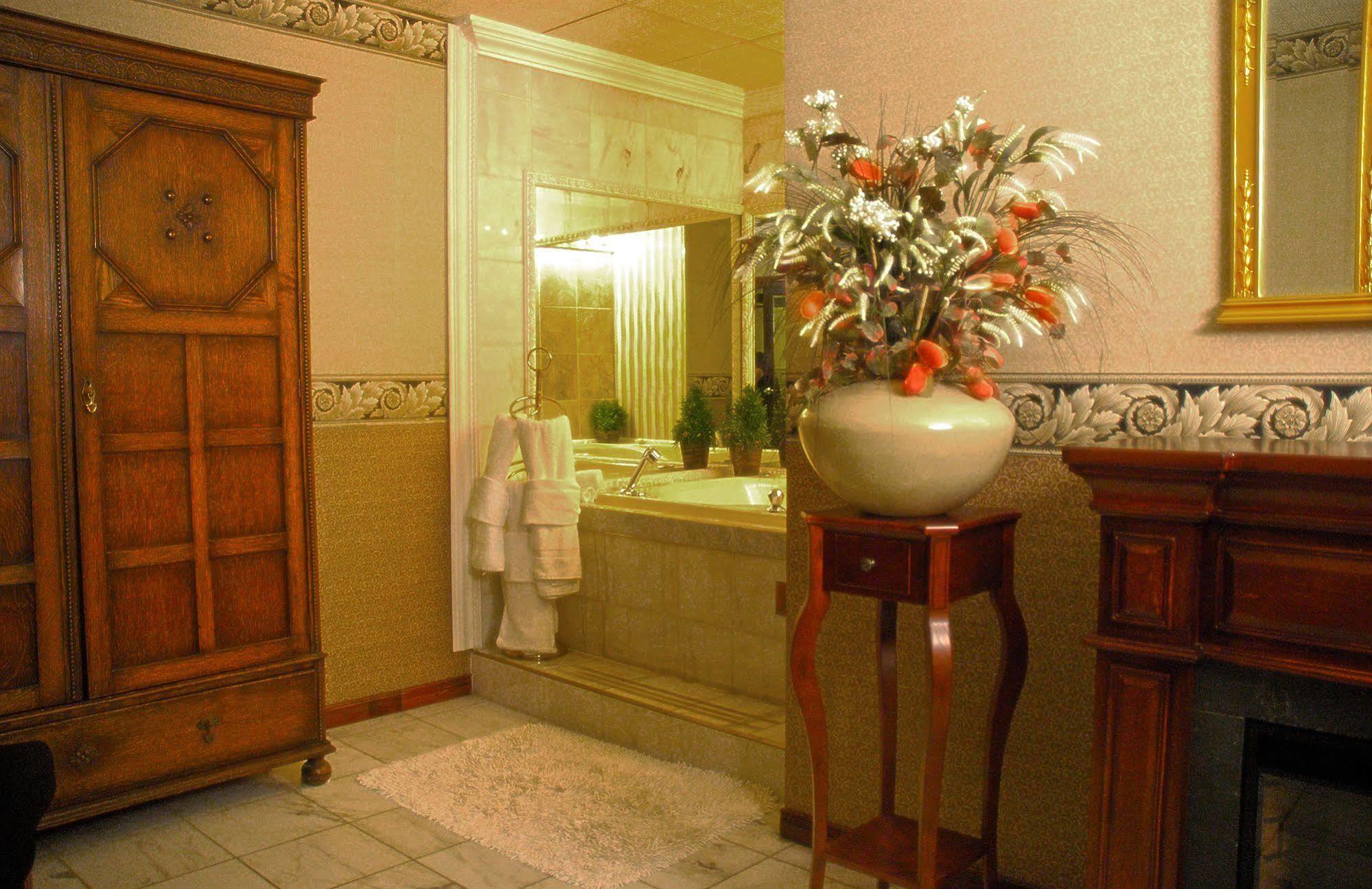 Ambassador Hotel Садбери Экстерьер фото